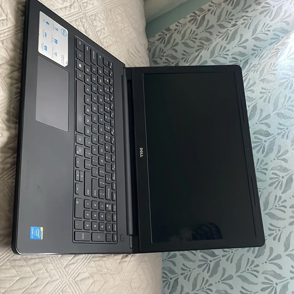 Dell lab top + charger, Inspiron 15 (3000 series)
